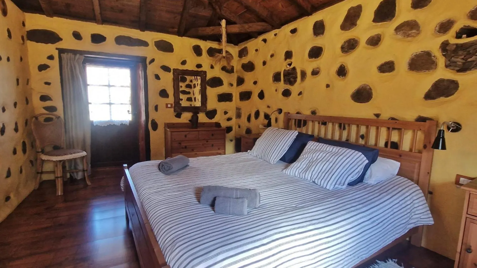 Holiday home Chc - Casa Rural Del Ciruelo Buenavista Del Norte Spain